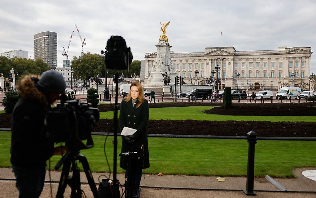 Een nieuwsreportage voor het Buckingham Palace in Londen. beeld AFP, Tolga Akmen