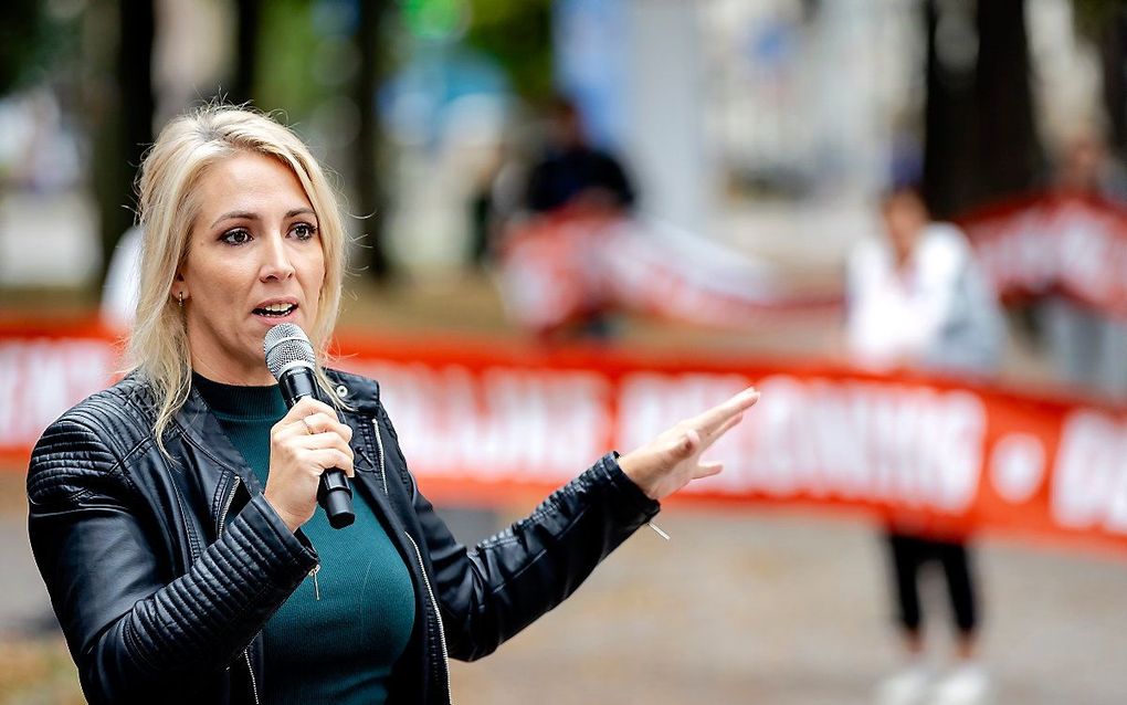 Lilian Marijnissen (SP) tijdens een demonstratie van zorgverleners bij de Hofvijver voor hogere salarissen in de zorgsector. beeld ANP, Robin van Lonkhuijsen