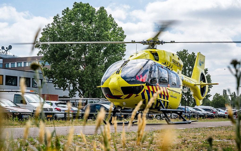 Een helicopter met een coronapatiënt landt bij het VieCuri ziekenhuis in Venlo in 2020. beeld ANP, Rob Engelaar