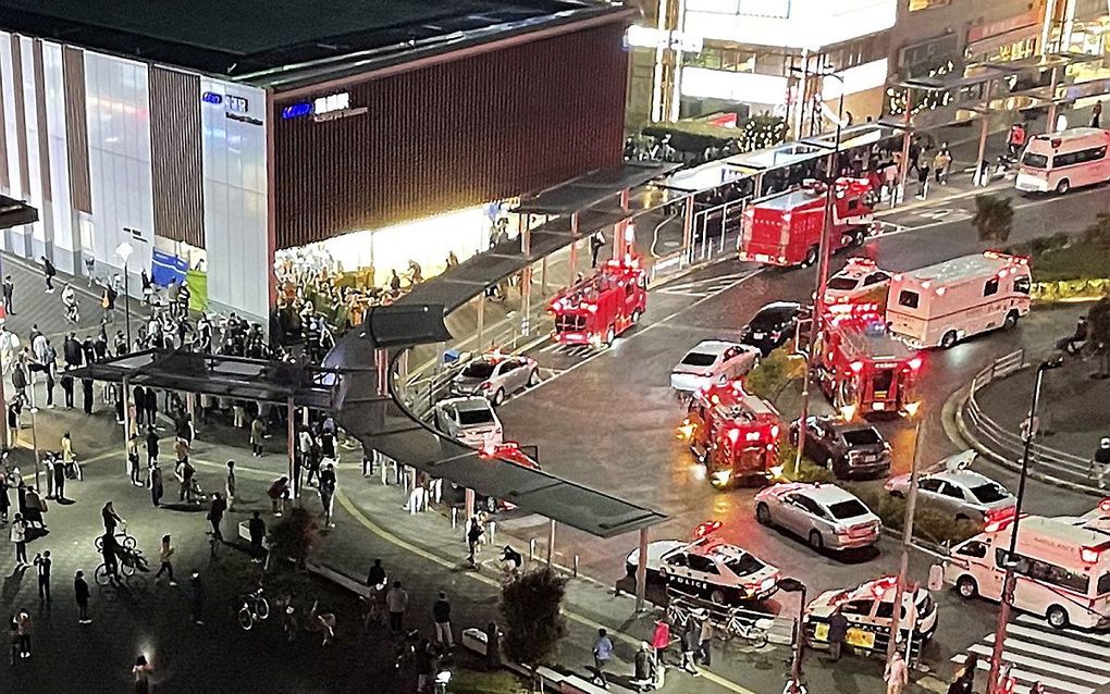 Hulpdiensten in Tokio na de mesaanval. beeld EPA/JIJI PRESS