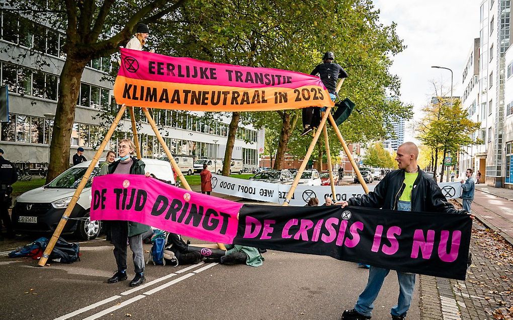 "Wrevel en ongenoegen groeien. Boze burgers, boeren, onderwijs- en zorgpersoneel, studenten, antivaxers en klimaatactivisten zijn het dagelijks nieuws."  beeld ANP, Bart Maat