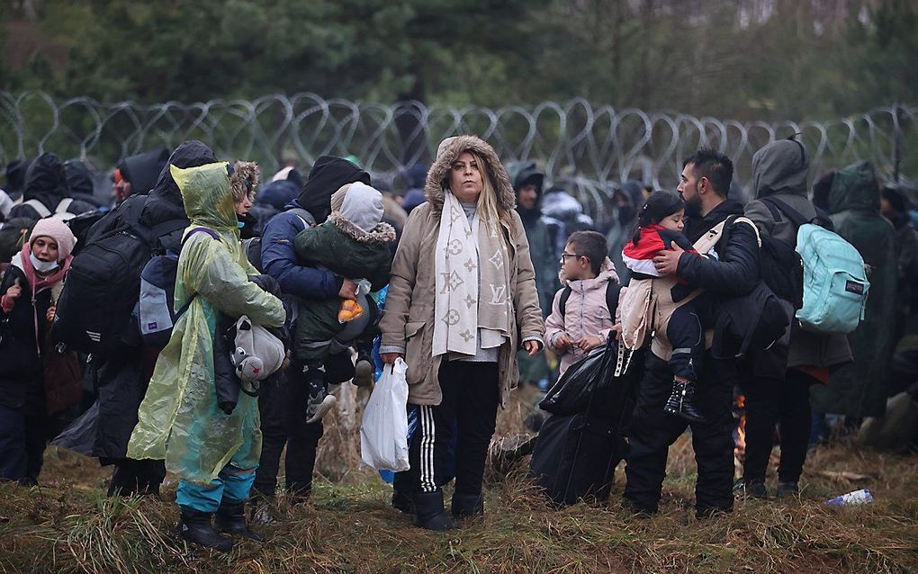 Migranten aan de Wit-Russisch-Poolse grens. beeld EPA, Leonid Scheglov