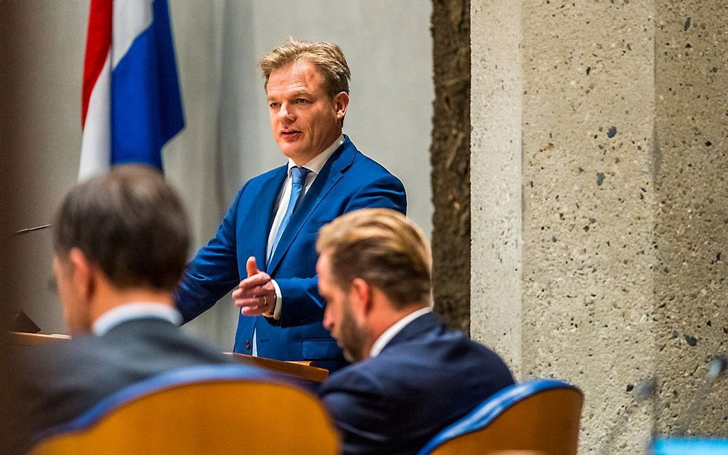 Kamerlid Pieter Omtzigt tijdens een Tweede Kamerdebat over het coronavirus. beeld ANP, Lex van Lieshout