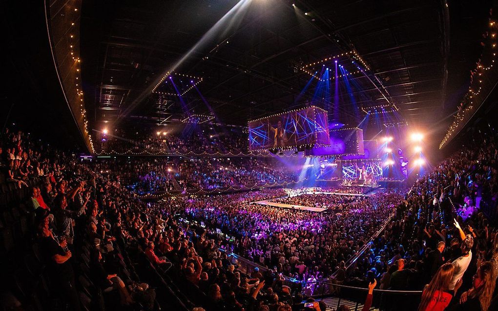 Holland Zingt Hazes in een volgeboekte Ziggo Dome, 5 november in Amsterdam. Door vaccinatie voelen mensen minder de noodzaak voorzichtig aan te doen. beeld ANP, Paul Bergen