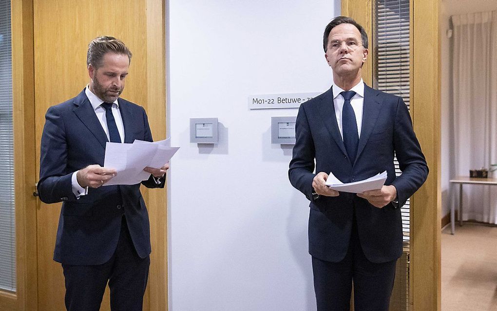 Premier Rutte en minister De Jonge, vrijdagavond. beeld ANP, Sem van der Wal