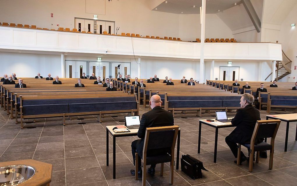 De synode van de Hersteld Hervormde Kerk vergaderde vrijdag in het kerkgebouw van de hersteld hervormde gemeente in Lunteren. Foto: de synode in Lunteren bijeen in maart. beeld RD, Anton Dommerholt