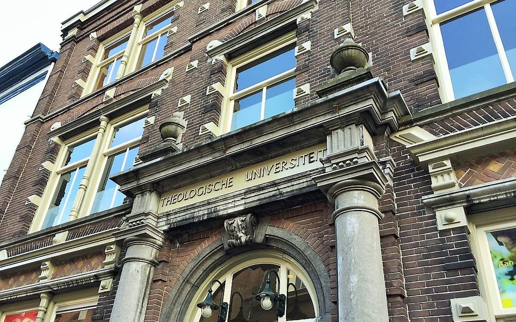 Het gebouw van de Theologische Universiteit Kampen (TUK) aan de Broederweg in de IJsselstad.  beeld RD