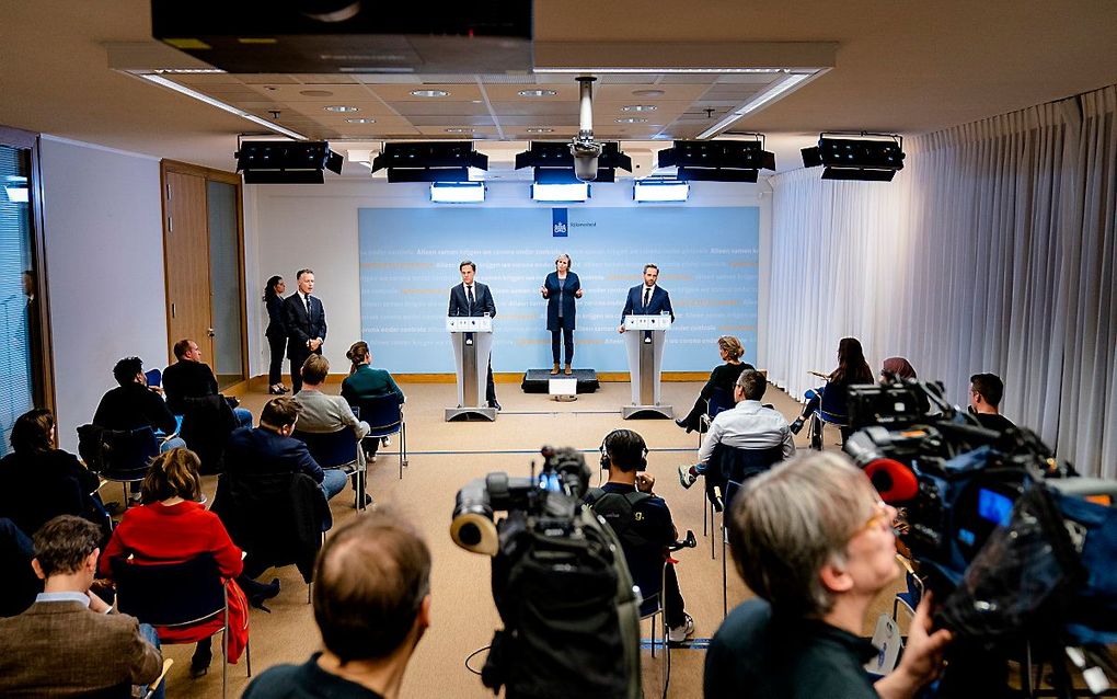 De persconferentie van vrijdagavond. beeld ANP, Bart Maat