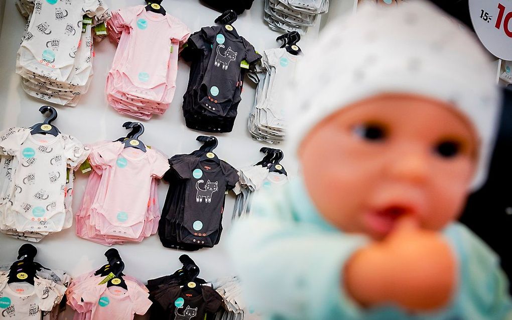 Babyartikelen op de Negenmaandenbeurs in Amsterdam. Studies wijzen erop dat vaccinatie tijdens de zwangerschap niet leidt tot meer miskramen. beeld ANP, Remko de Waal