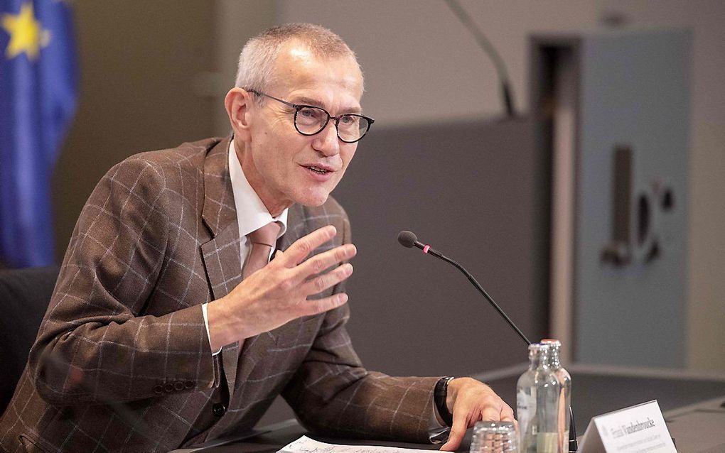 De Belgische vicepremier Frank Vandenbroucke ligt de nieuwe maatregelen toe. beeld AFP, Nicolas Maeterlinck