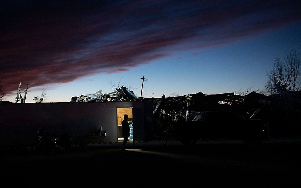 Verwoesting in Mayfield, Kentucky, na een tornado. Er vielen tientallen doden. Beeld AFP, Brendan Smialowski