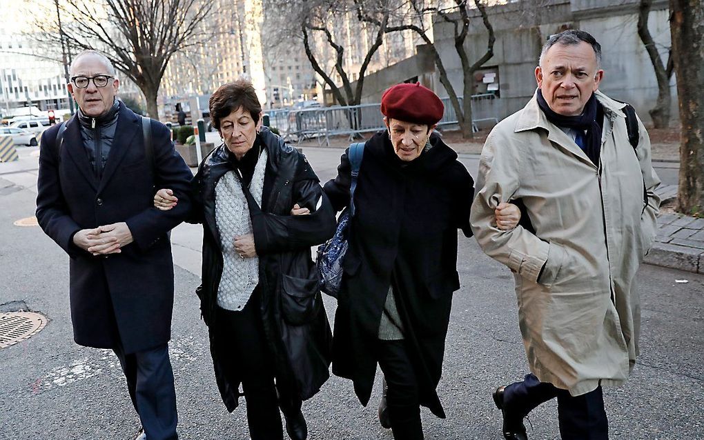 Familieleden van Ghislaine Maxwell woonden maandag in New York het slotpleidooi tegen de Britse verdachte bij. beeld EPA