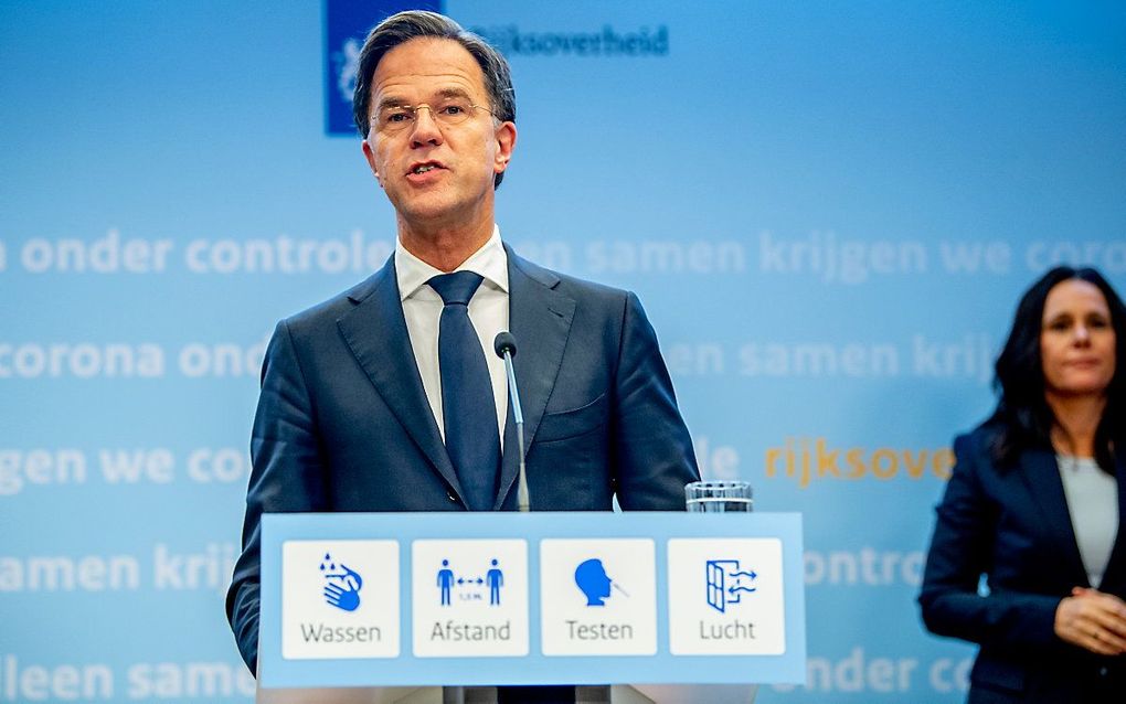 Demissionair premier Mark Rutte tijdens de laatste persconferentie over corona. beeld ANP, ROBIN UTRECHT