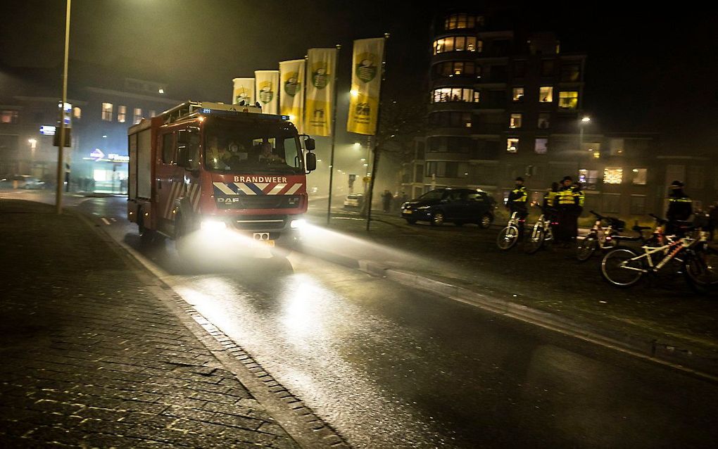 Brandweer tijdens de jaarwisseling van 2020/2021 in Scheveningen. beeld ANP, Remco Koers