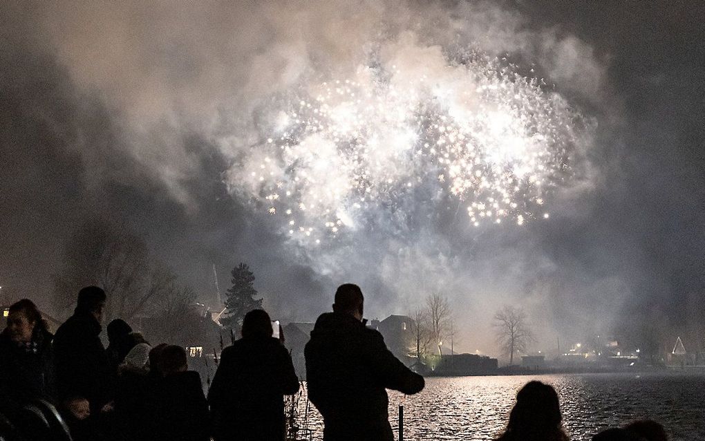 Ondanks de inbeslagname van duizenden kilo’s illegaal vuurwerk kon er dit jaar weleens meer zijn afgeschoten dan eerder. beeld ANP, Jeffrey Groeneweg