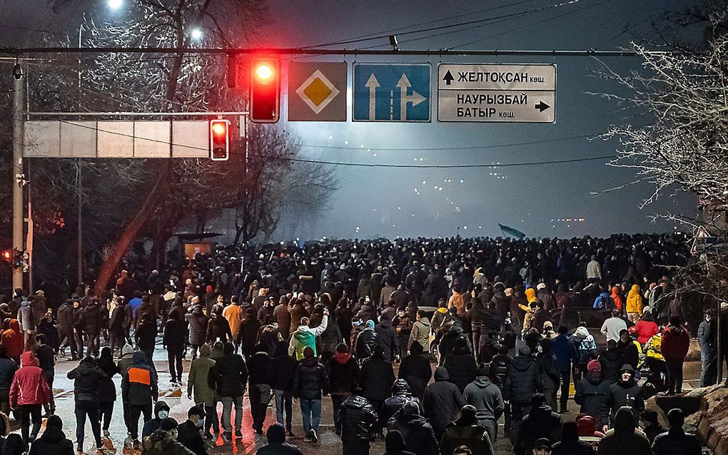 Protest over een stijging van de prijs voor vloeibaar petroleumgas in de stad Almaty in Kazachstan. beeld AFP, Ruslan Pryanikov