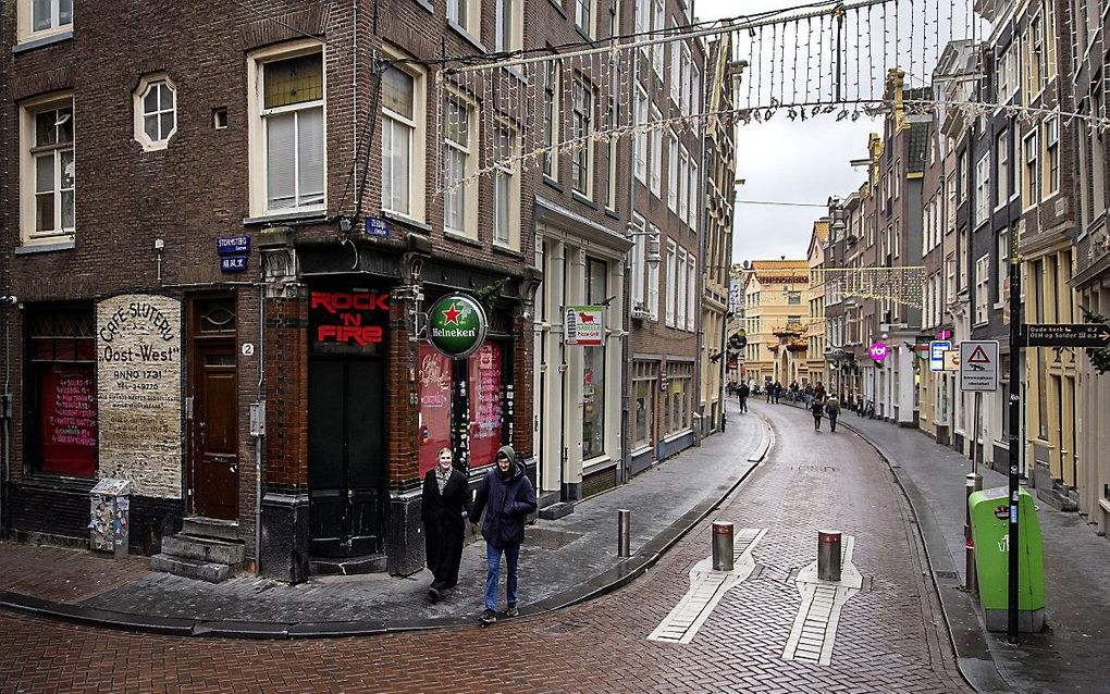 Het is rustig op de Zeedijk in het centrum van Amsterdam tijdens de lockdown. beeld ANP, Ramon van Flymen