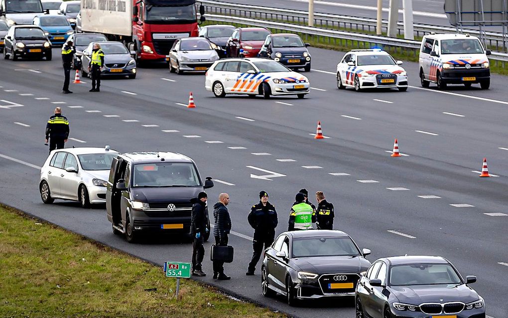 De politieactie donderdag op snelweg A2. beeld ANP, ROBIN VAN LONKHUIJSEN