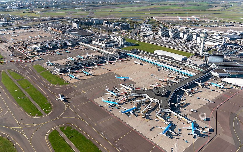 Luchtfoto van luchthaven Schiphol. beeld ANP PETER BAKKER