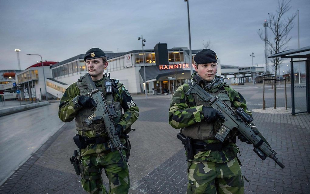 Militairen op het Zweedse eiland Gotland in de Oostzee. In reactie op de spanningen rond Oekraïne is het Zweedse leger zichtbaarder aanwezig. beeld AFP, Karl Melander