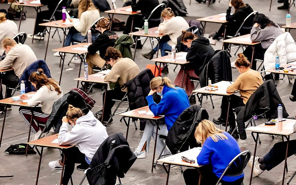 Studenten van de VU tijdens een tentamen. beeld ANP, Robin van Lonkhuijsen