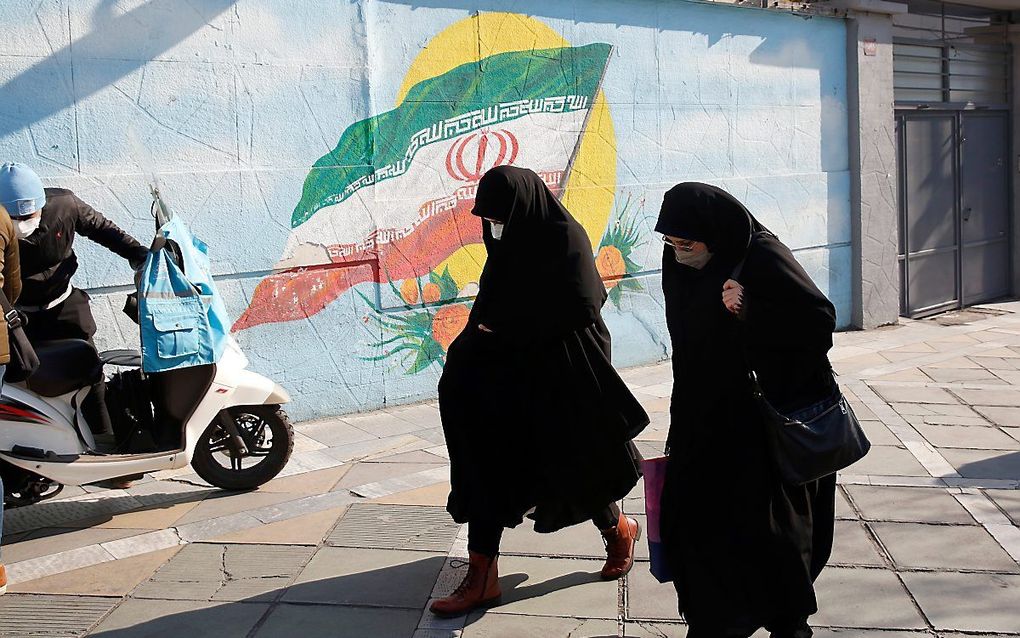 Straatbeeld in de Iraanse hoofdstad Teheran. beeld EPA, Abedin Taherkenareh