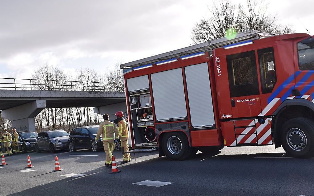 Op de snelweg A2 Maastricht richting Eindhoven is bij Valkenswaard een aanrijding gebeurd waarbij vijf auto's zijn betrokken. Het ongeluk vond plaats ter hoogte van een konvooi. beeld ANP/GINOPRESS