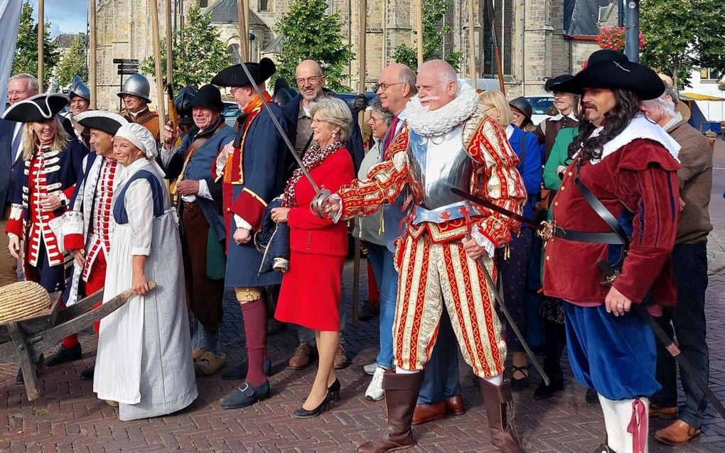 Het gezelschap dat personages uit de Tachtigjarige Oorlog speelt. beeld Bastiaan van Soest