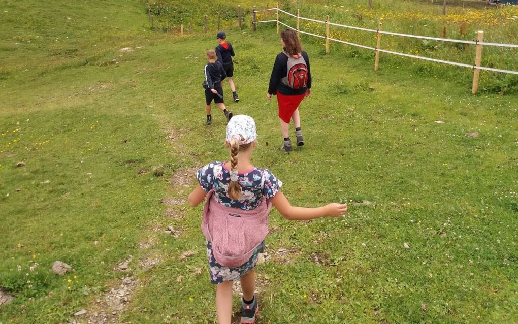 Familie Van der Marel tijdens hun wandelvakantie. beeld familie Van der Marel