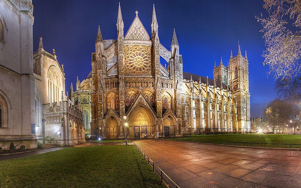 Als een jongenskoor in een traditie van vele eeuwen een evensong zingt, past dat bij de kerk – zowel theologisch als qua gebouw. De Westminster Abbey in Londen. beeld KBC