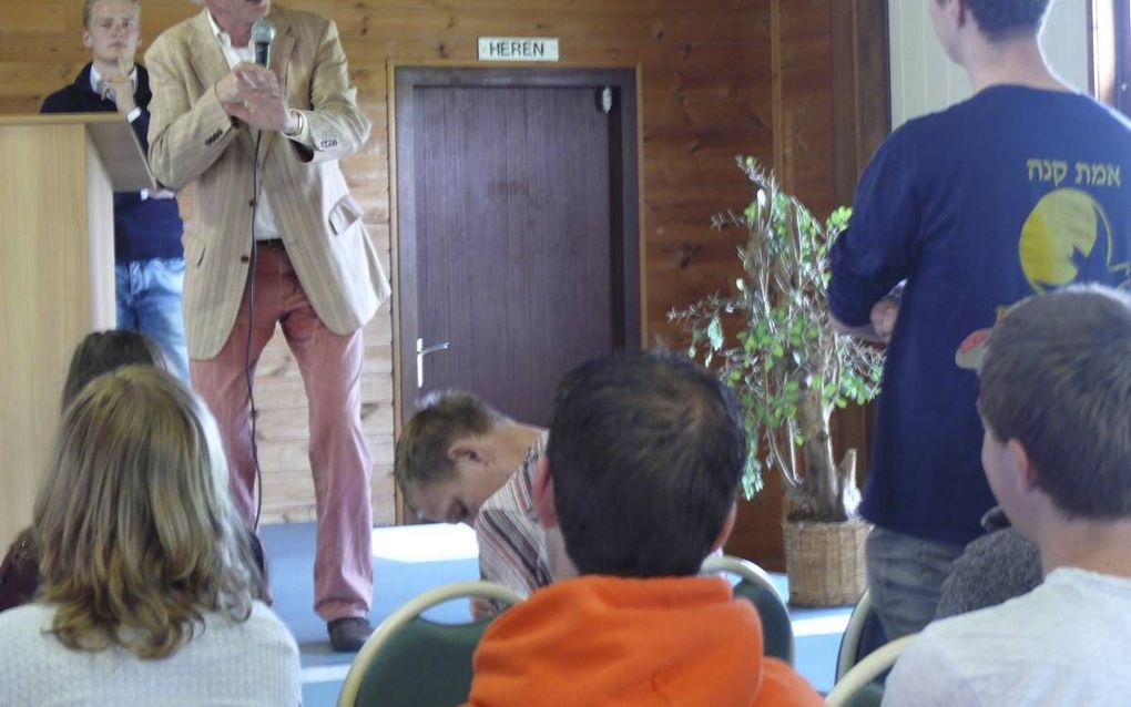 In Bruinisse heeft dezer dagen de jaarlijkse Zomerconferentie (ZoCo) plaats. Dinsdag hield theoloog Andries Visser een referaat. beeld Gerrit van Dijk