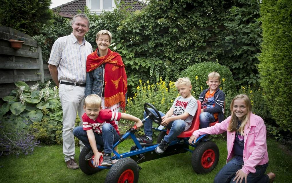 Ds. G. de Goeijen en zijn vrouw keerden eind juni samen met hun kinderen terug uit Indonesië. beeld RD, Henk Visscher