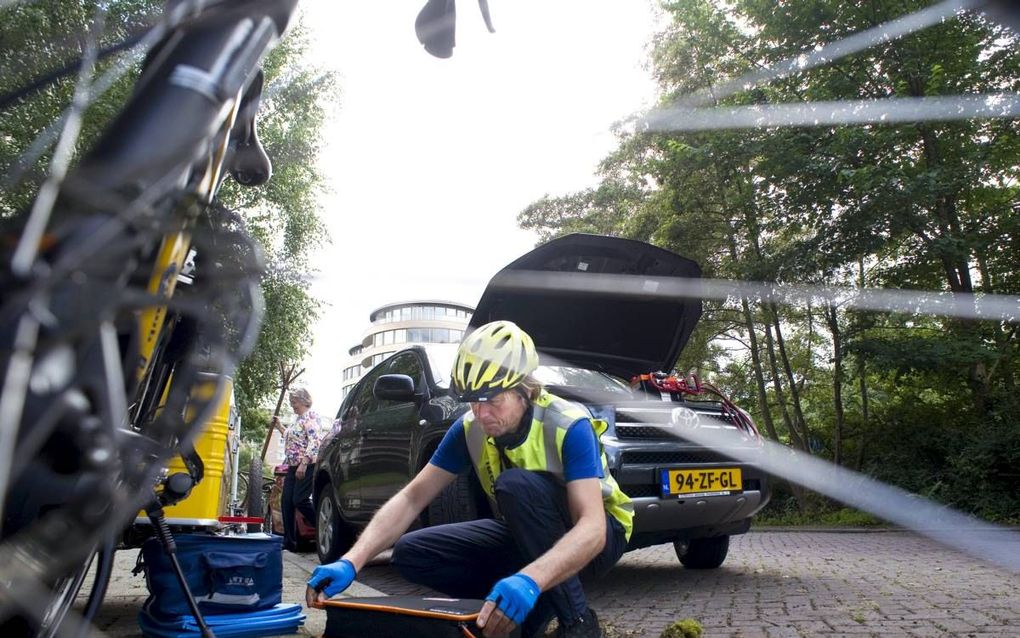 Wegenwacht op de fiets. beeld Frank van Rossum