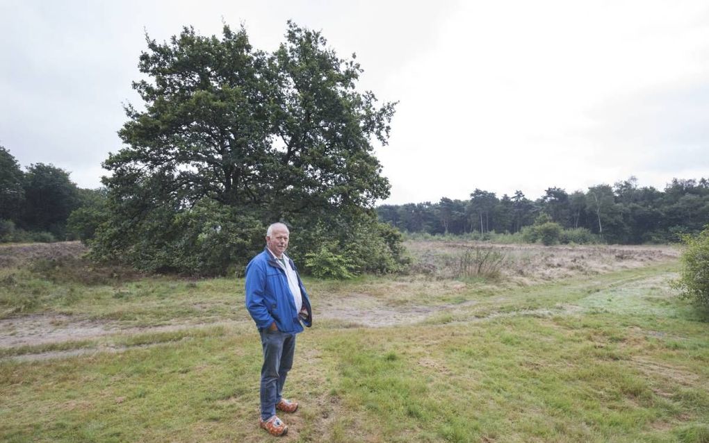 Voorzitter Gauke Krikke (68) op de plek van de duindiensten in Bakkeveen. beeld Rens Hooyenga