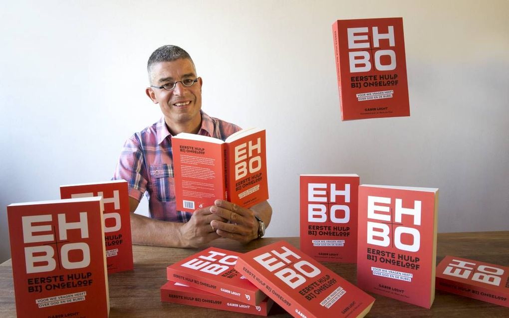 Gábor Locht schreef het boek ”EHBO - Eerste hulp bij ongeloof". beeld RD, Henk Visscher