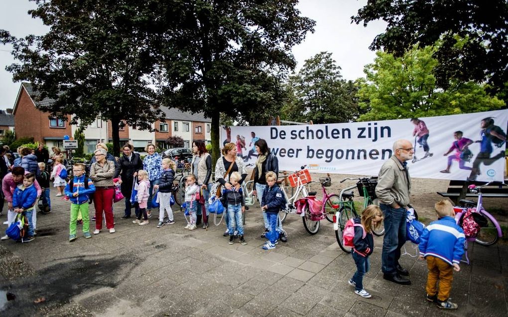 Een klas in Raalte (Overijssel) kreeg op de eerste schooldag vorig jaar verkeersles.  beeld ANP, Robin van Lonkhuijsen