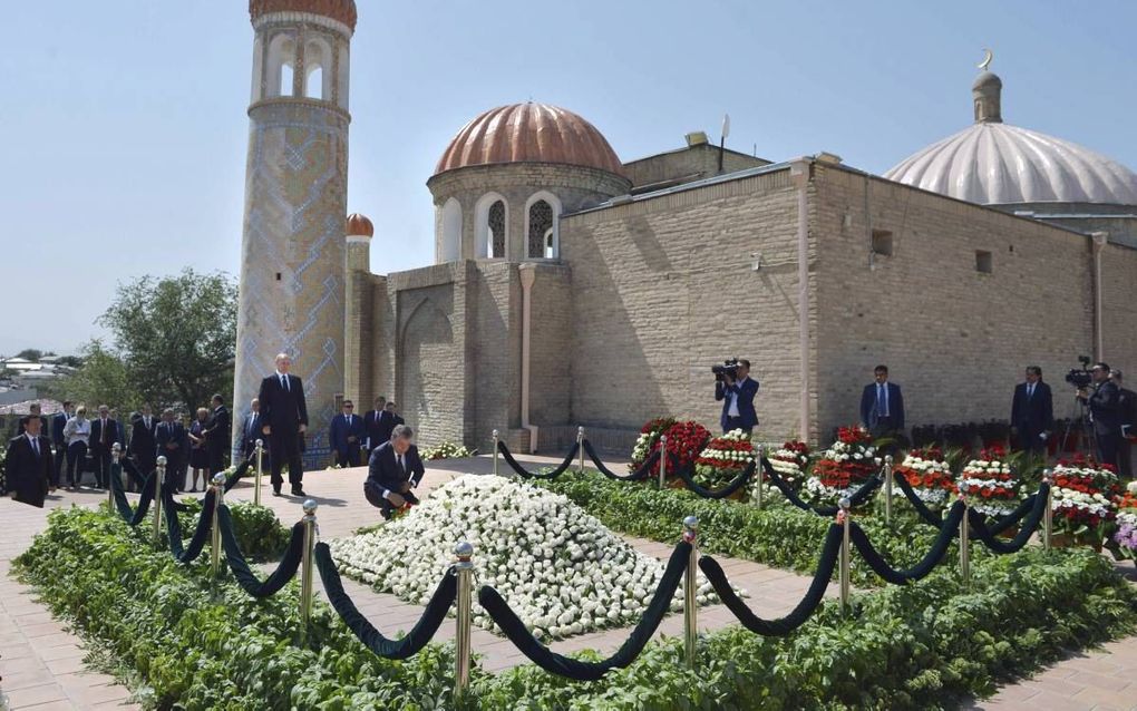 De Russische president Poetin bezocht dinsdag het graf van Karimov, bij het islamitische Shaki Zinda-mausoleum in Samarkand.