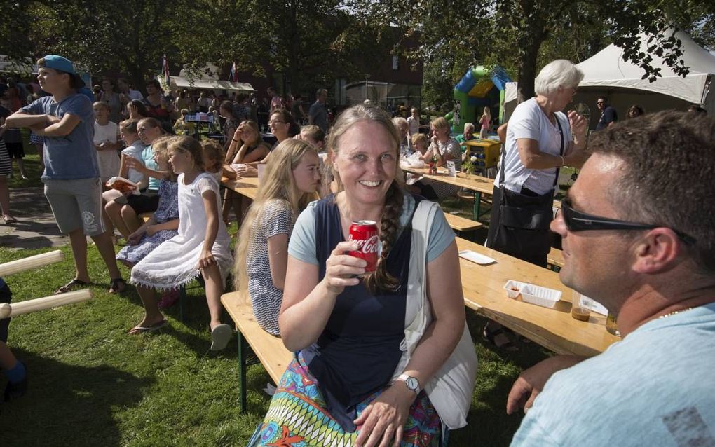 In het Wilhelminapark in Urk hield de stichting Jafet zaterdag haar jaarlijkse gezinsdag. De opbrengst van de dag, met tal van activiteiten, gaat naar Janneke Galvão-Hulst en haar man Fernando. De voormalige Urker schooljuf (foto) werkt sinds februari 199