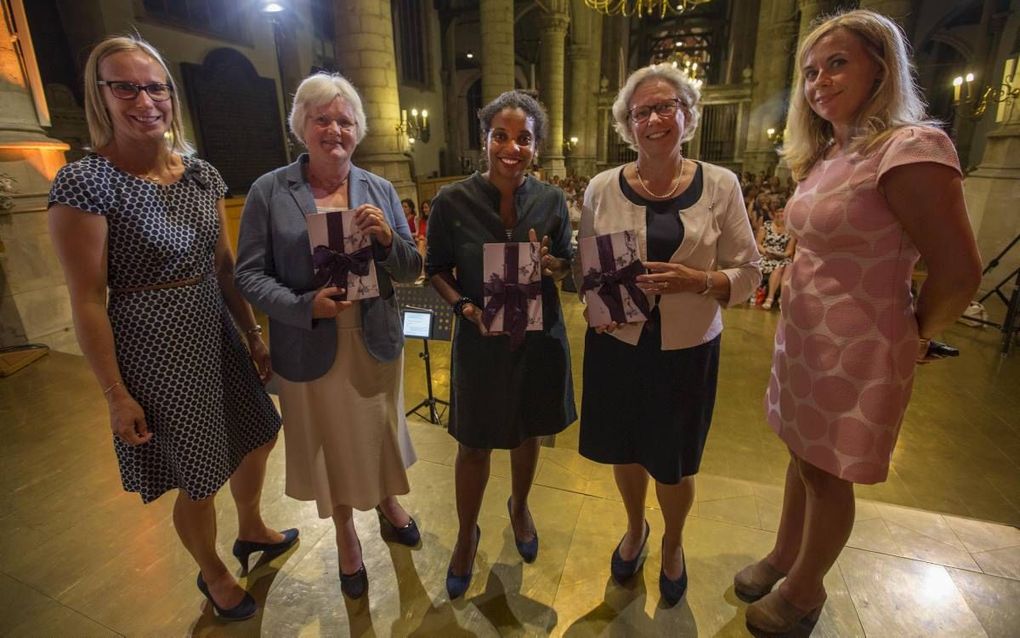 V. l. n. r.: Hanneke Schaap-Jonker, H. den Hertog-van ’t Spijker, Minella van Bergeijk, M. M. Jonker-Hakkert en Anne Westerduin-De Jong. beeld Martin Droog