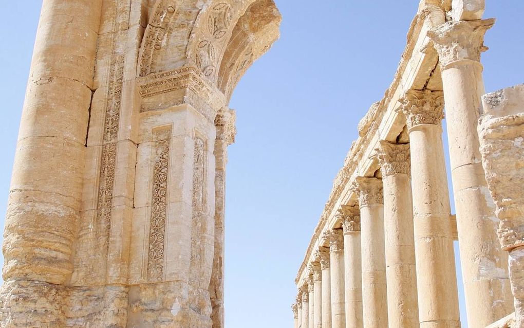 IS beschadigde een arc de triomf in Palmyra. beeld EPA, Youssef Badawi