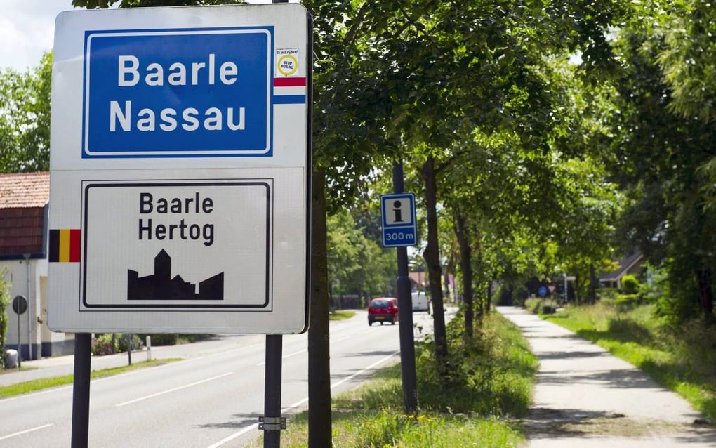 Baarle-Hertog profiteert van mensen die uit zijn op belastingvoordelen. Vrachtwagenchauffeurs die een sluiproute door Baarle-Nassau en Baarle-Hertog nemen, zorgen echter voor overlast. beeld ANP, Gerard van Daalen