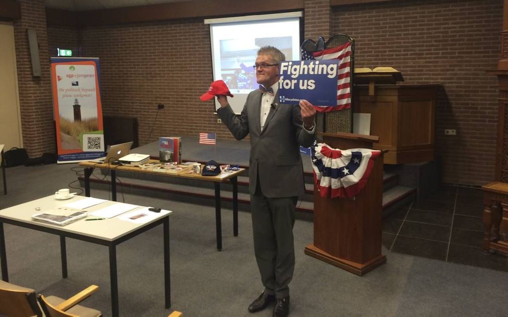 Amerikakenner en journalist Riekelt Pasterkamp leidde gisteravond een debatavond over de verkiezingen in de Verenigde Staten.  beeld RD