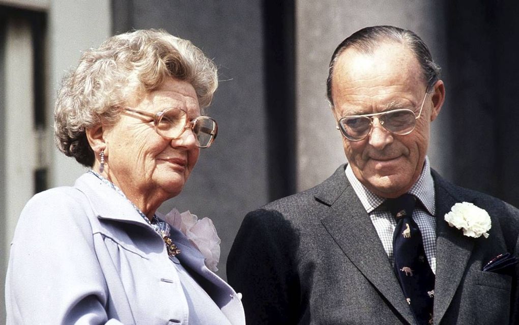 SOESTDIJK. Op het bordes (Koninginnedag 1977). beeld ANP