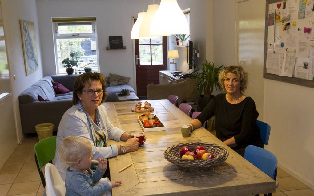 ZWOLLE. De echtparen Veenstra en Grit zijn duo-pleegouders van jongeren in de leeftijd van 14 tot 20 jaar. beeld RD, Anton Dommerholt