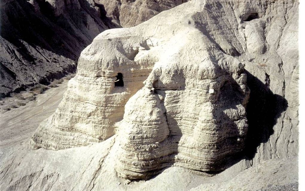 Grotten bij Qumran waar de Essenen manuscripten verborgen. beeld Alfred Muller