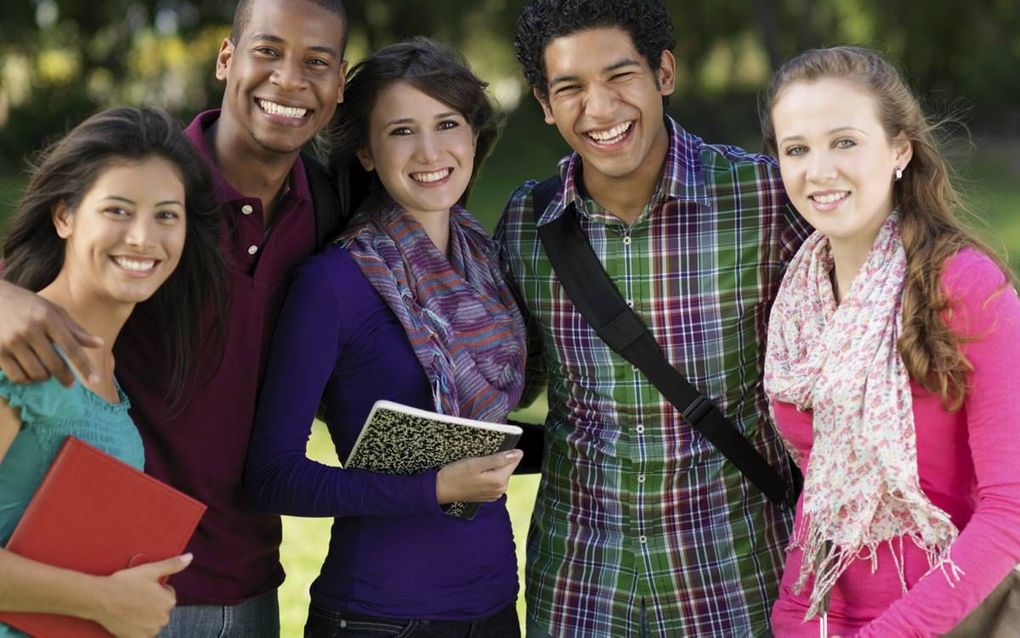 In bijna alle onderzochte landen geldt dat meisjes vaker dan jongens zijn aangesloten bij een religieuze gemeenschap. beeld Istock