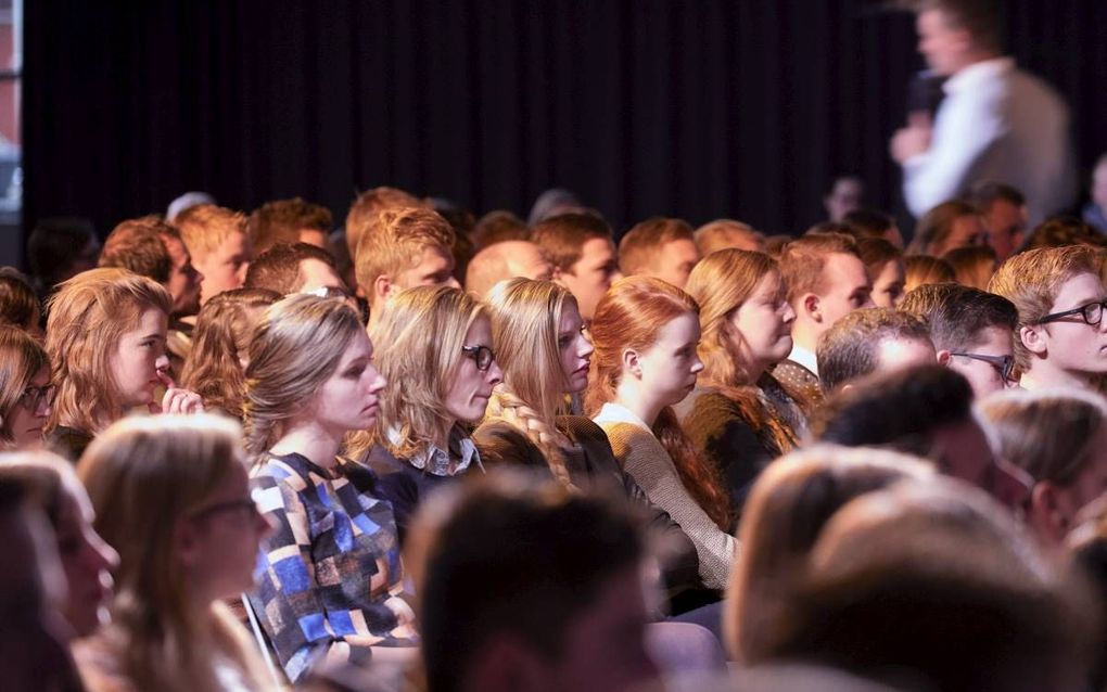 ”Jouw enige troost” was het thema van de jongerendag die de Hersteld Hervormde Jongeren Organisatie (HHJO) zaterdag belegde in Hoevelaken. De dag voor jongeren van 16+ circa 700 jongeren. De predikanten ds. G. J. van Asperen en ds B. D. Bouman spraken een