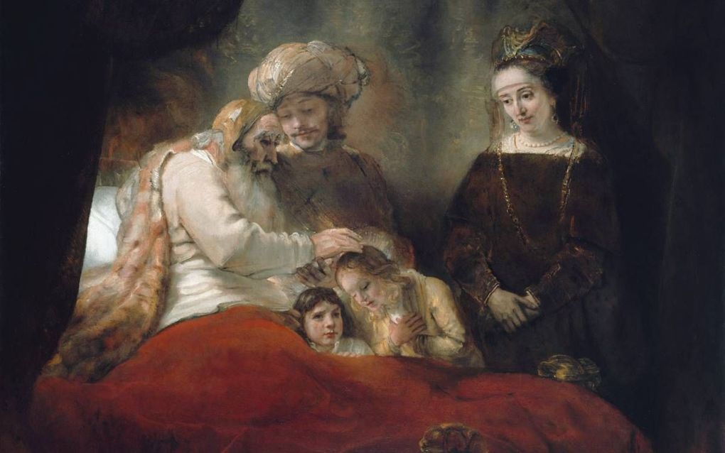 Rembrandt van Rijn vervaardigde in 1656 het doek ”Jacob zegent de zonen van Jozef”. Het schilderij hangt in de Gemäldegalerie Alte Meister in het Duitse Kassel.  beeld Gemäldegalerie Alte Meister Kassel