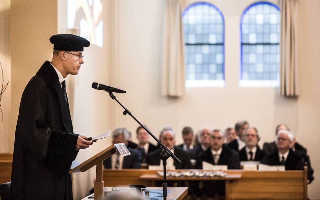 APELDOORN. Prof. dr. A. de Muynck aanvaardde vrijdagmiddag zijn ambt als hoogleraar op de bijzondere leerstoel christelijke pedagogiek, die door Driestar educatief in Gouda is gevestigd aan de Theologische Universiteit Apeldoorn. Zijn inaugurele rede was 