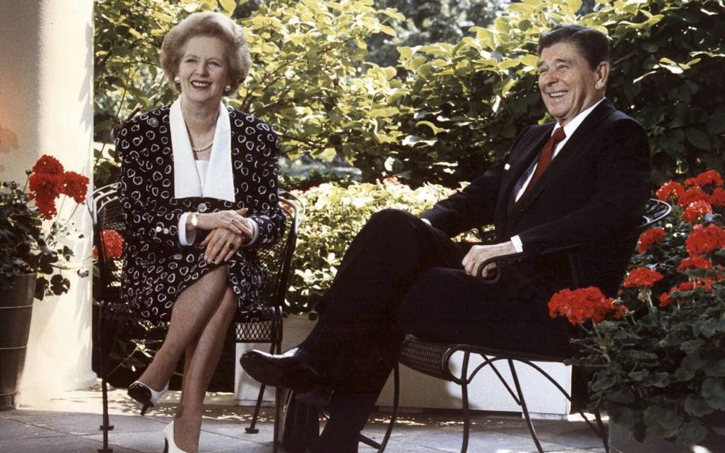 Margareth Thatcher (l.) en Ronald Reagan (r.). beeld AFP, Mike Sargent